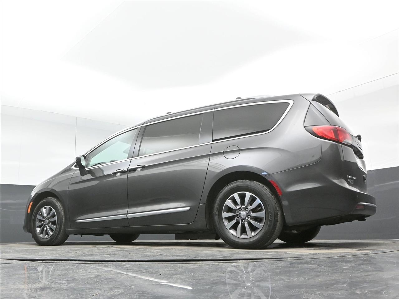 Chrysler Pacifica Touring-L Plus 2020