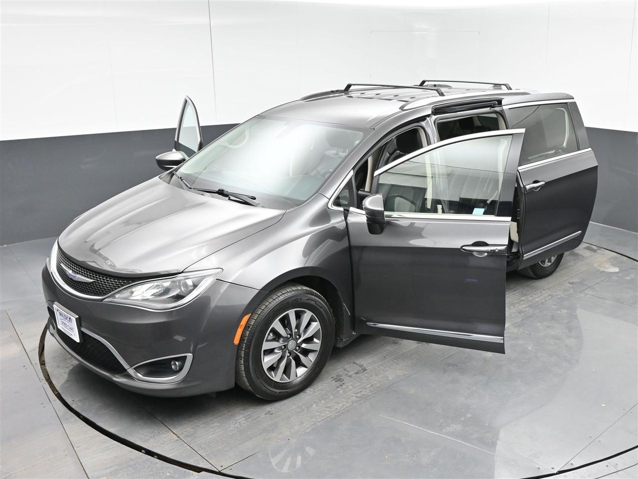 Chrysler Pacifica Touring-L Plus 2020