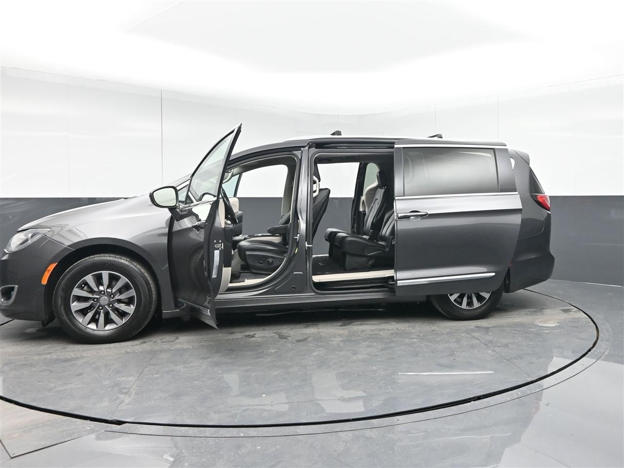 Chrysler Pacifica Touring-L Plus 2020