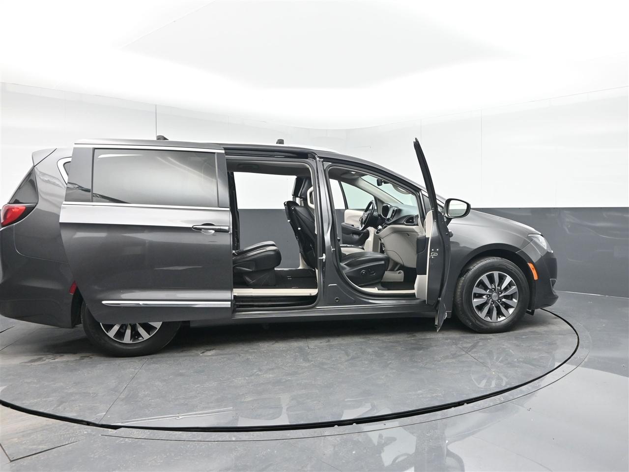 Chrysler Pacifica Touring-L Plus 2020