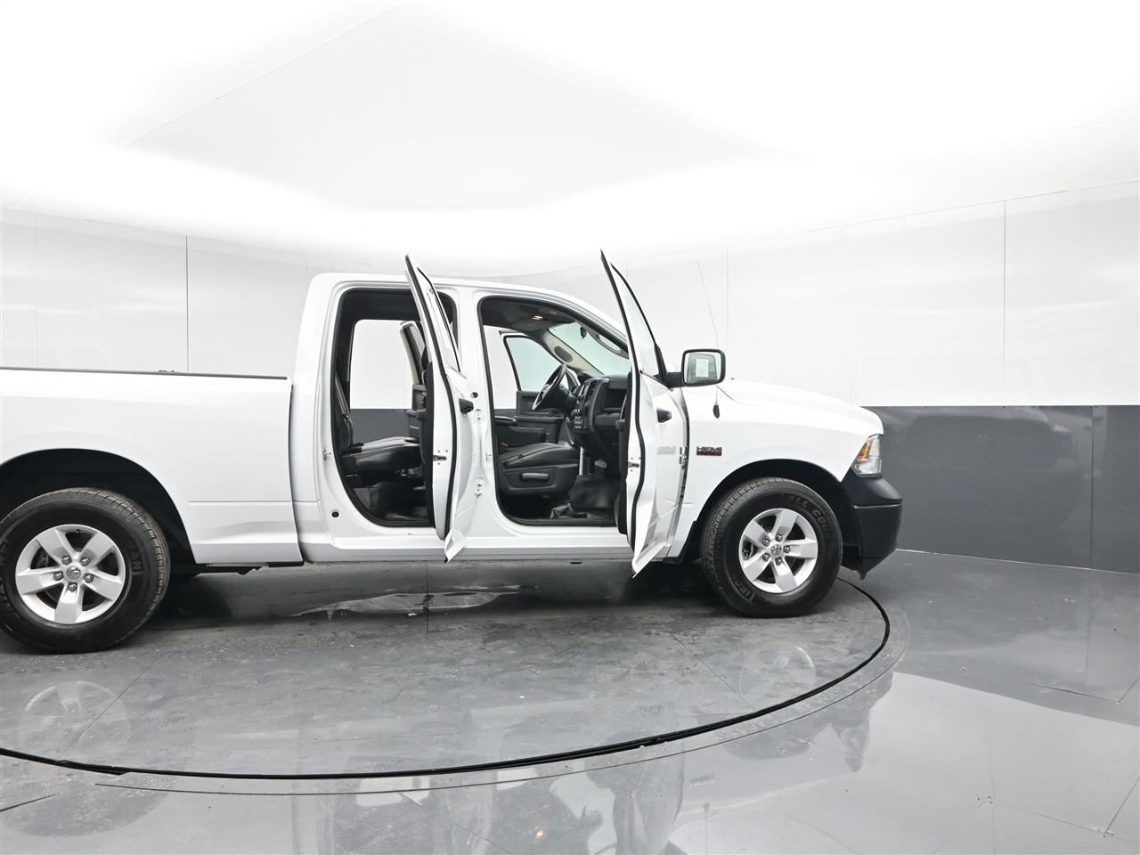 RAM 1500 Classic Tradesman Quad Cab 2WD 2023