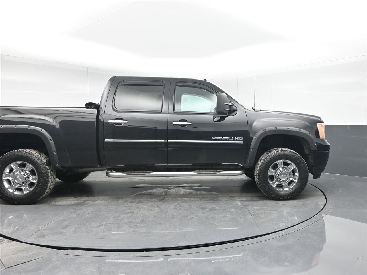 GMC Sierra 3500HD Denali Crew Cab SRW 4WD 2013
