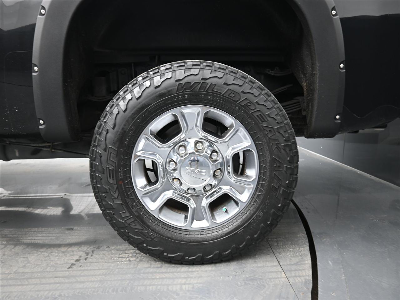 GMC Sierra 3500HD Denali Crew Cab SRW 4WD 2013