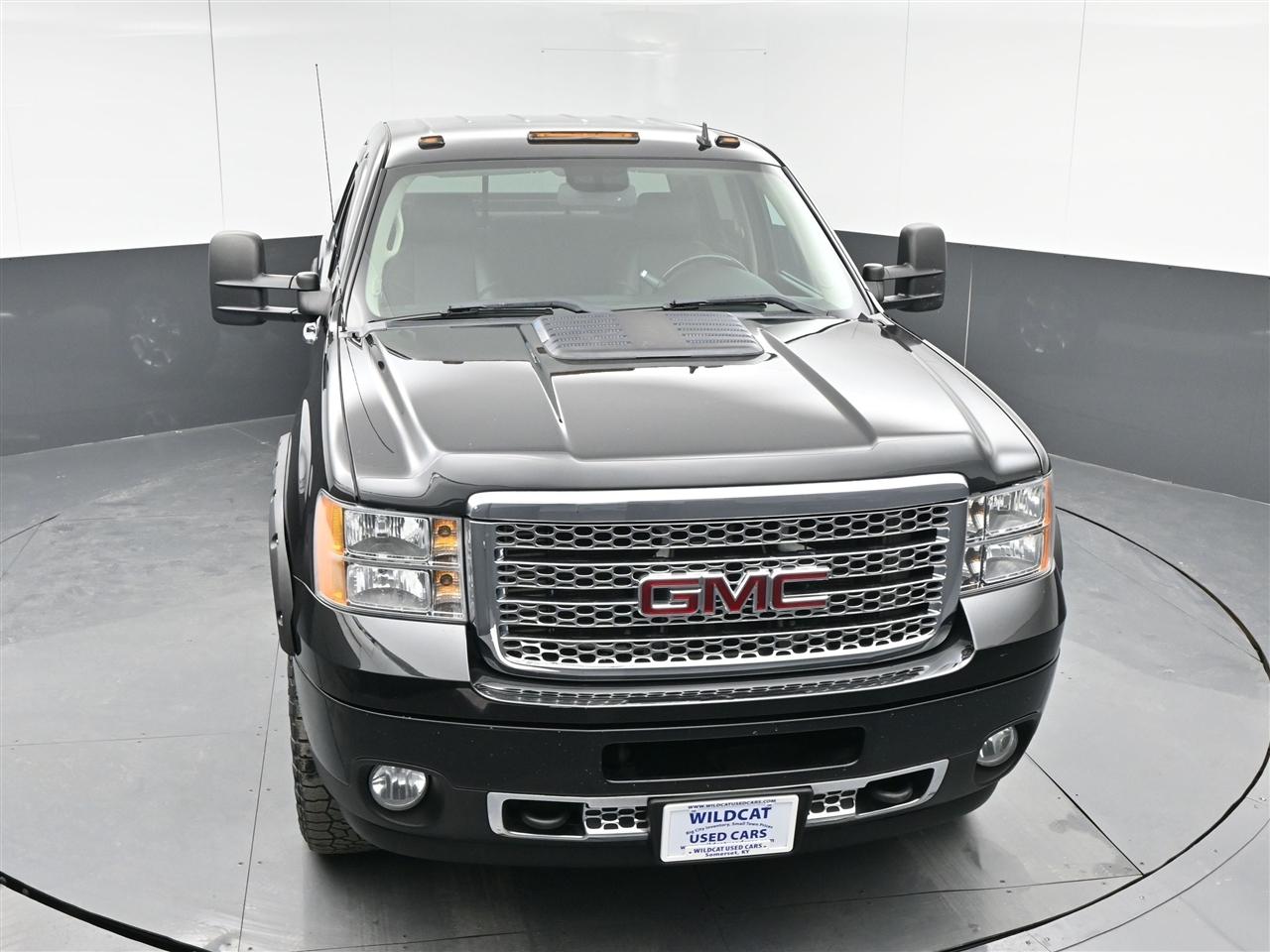 GMC Sierra 3500HD Denali Crew Cab SRW 4WD 2013