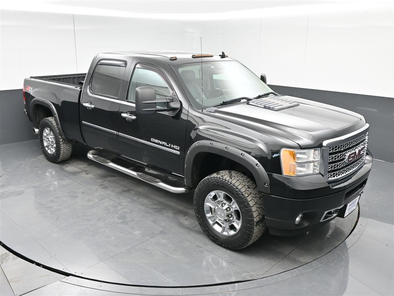 GMC Sierra 3500HD Denali Crew Cab SRW 4WD 2013