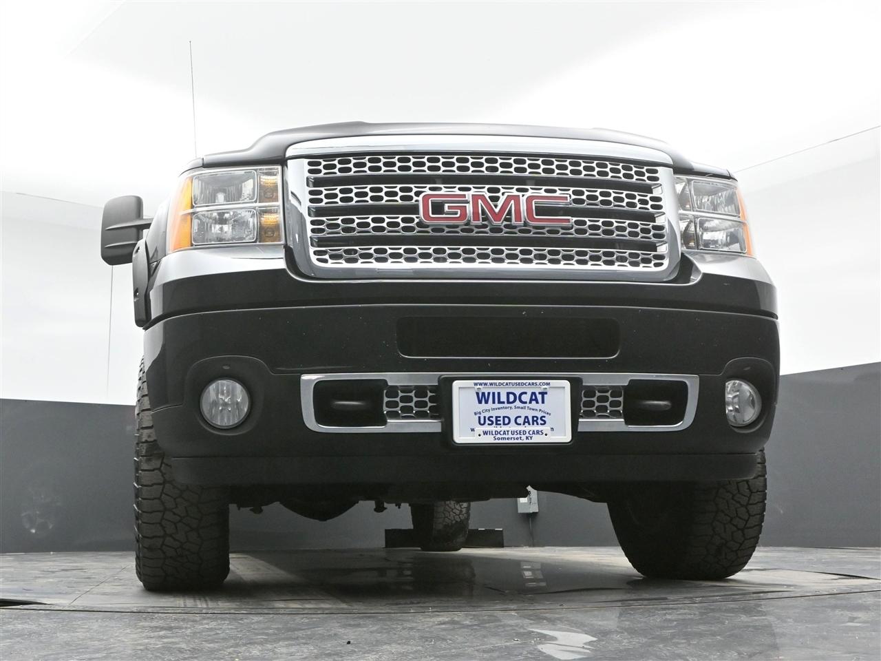 GMC Sierra 3500HD Denali Crew Cab SRW 4WD 2013