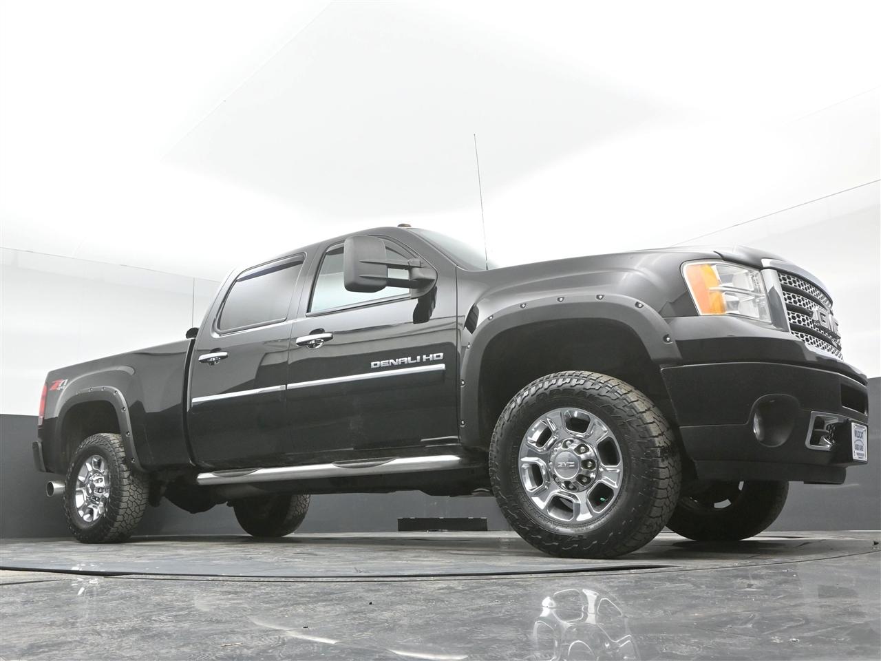 GMC Sierra 3500HD Denali Crew Cab SRW 4WD 2013