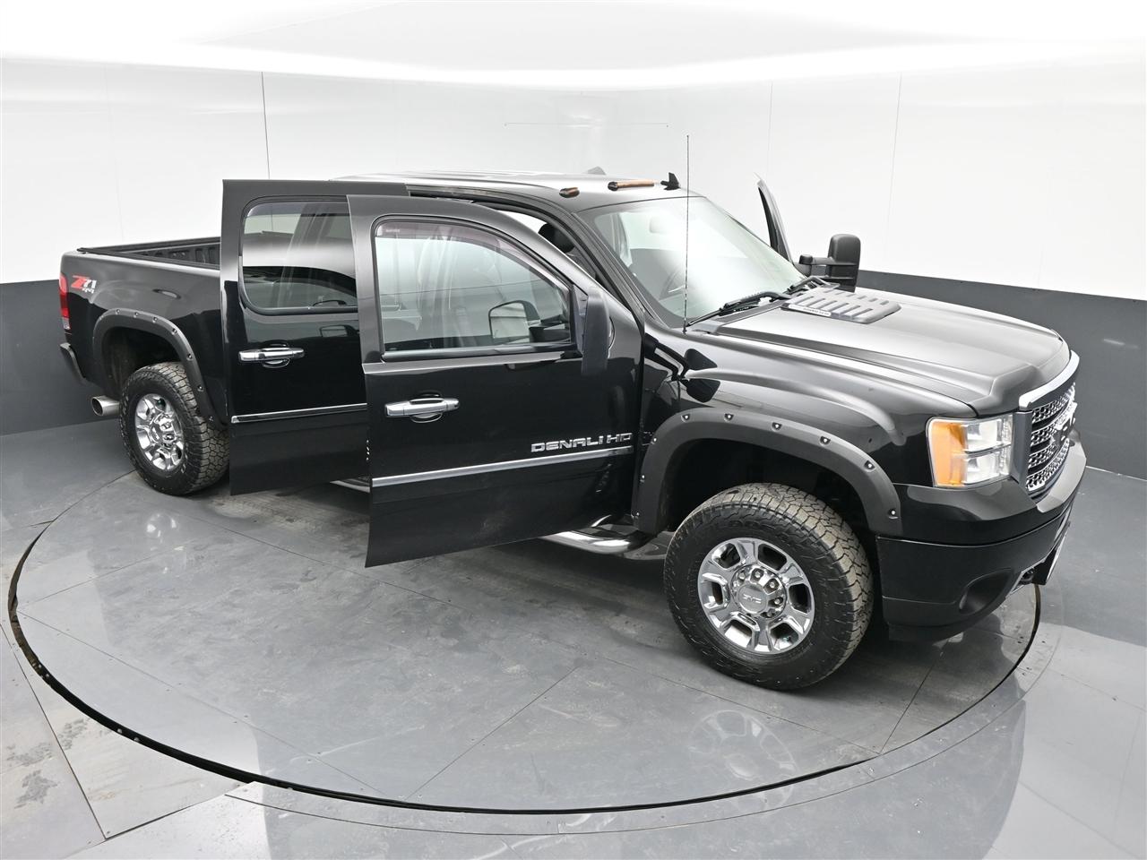 GMC Sierra 3500HD Denali Crew Cab SRW 4WD 2013