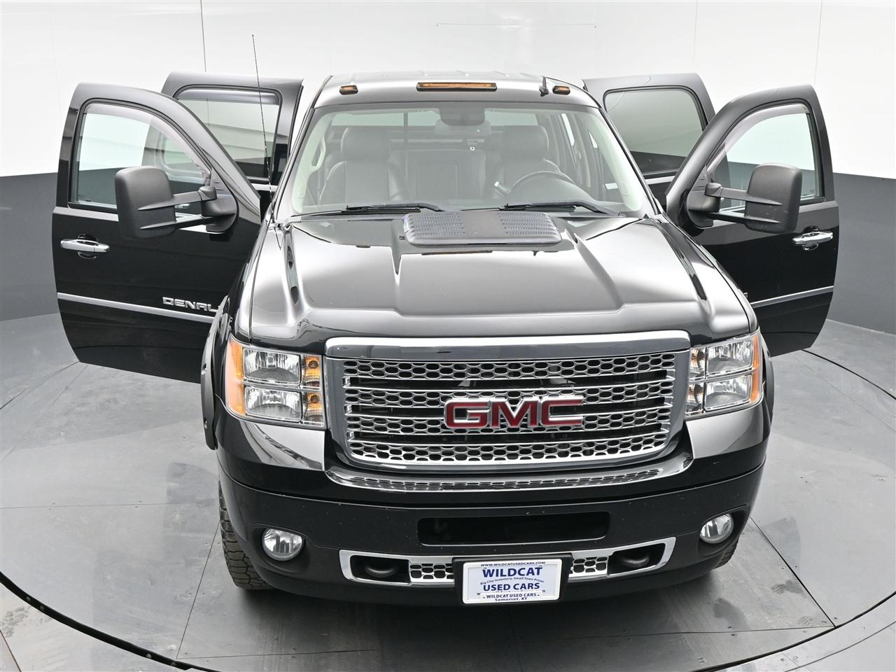 GMC Sierra 3500HD Denali Crew Cab SRW 4WD 2013