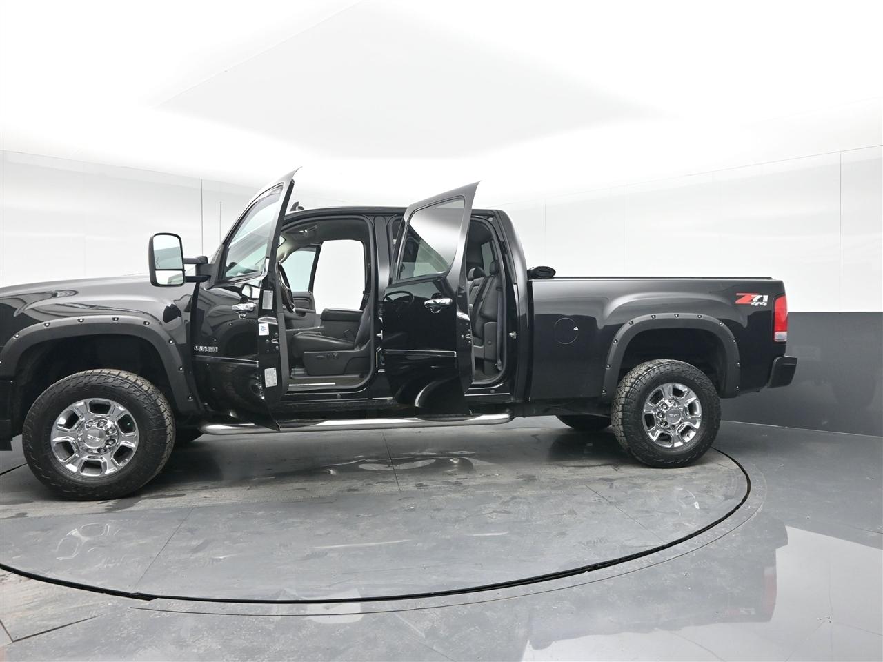 GMC Sierra 3500HD Denali Crew Cab SRW 4WD 2013