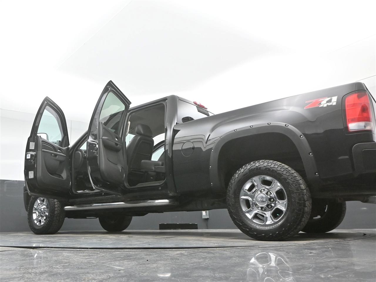 GMC Sierra 3500HD Denali Crew Cab SRW 4WD 2013