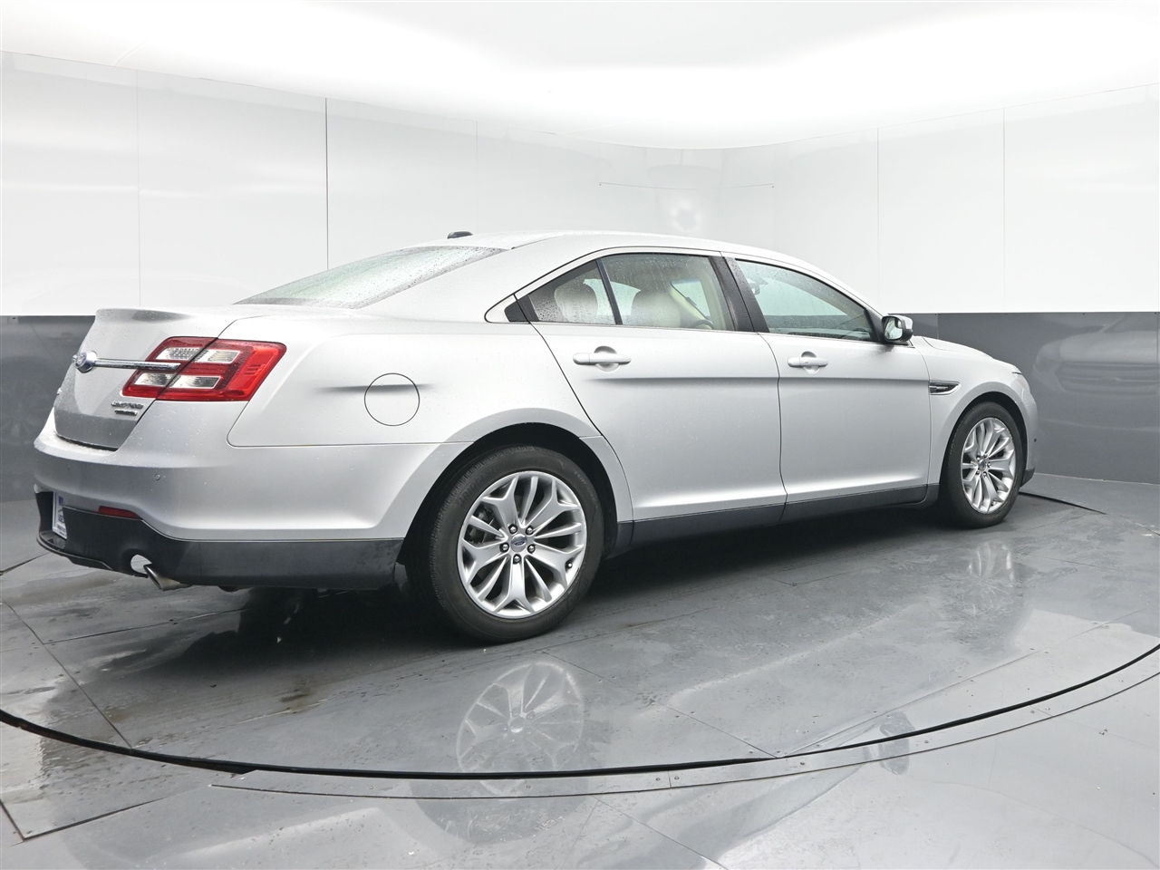 Ford Taurus Limited FWD 2014