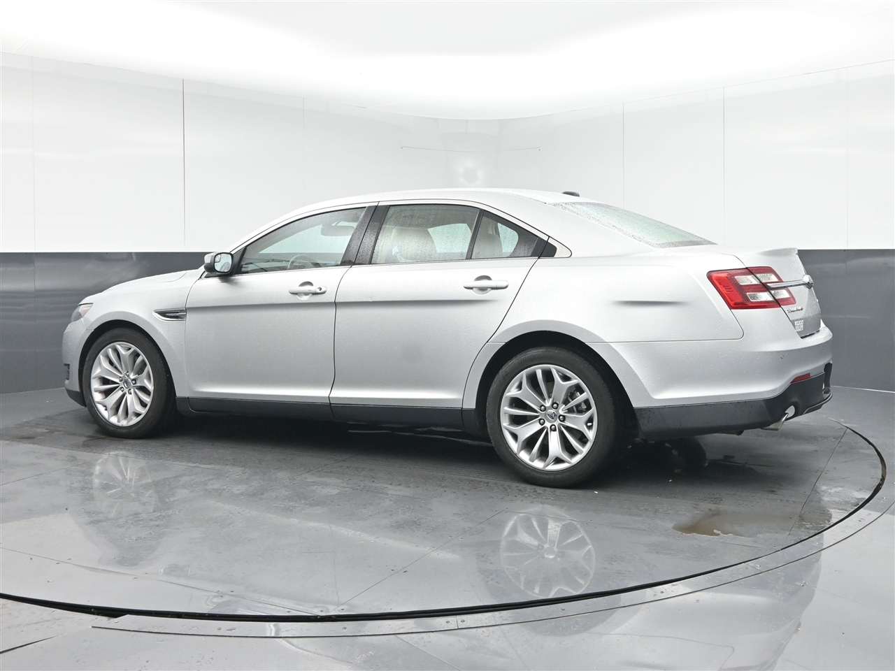 Ford Taurus Limited FWD 2014
