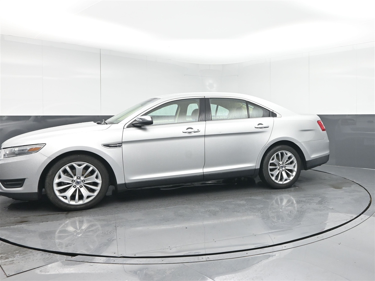 Ford Taurus Limited FWD 2014