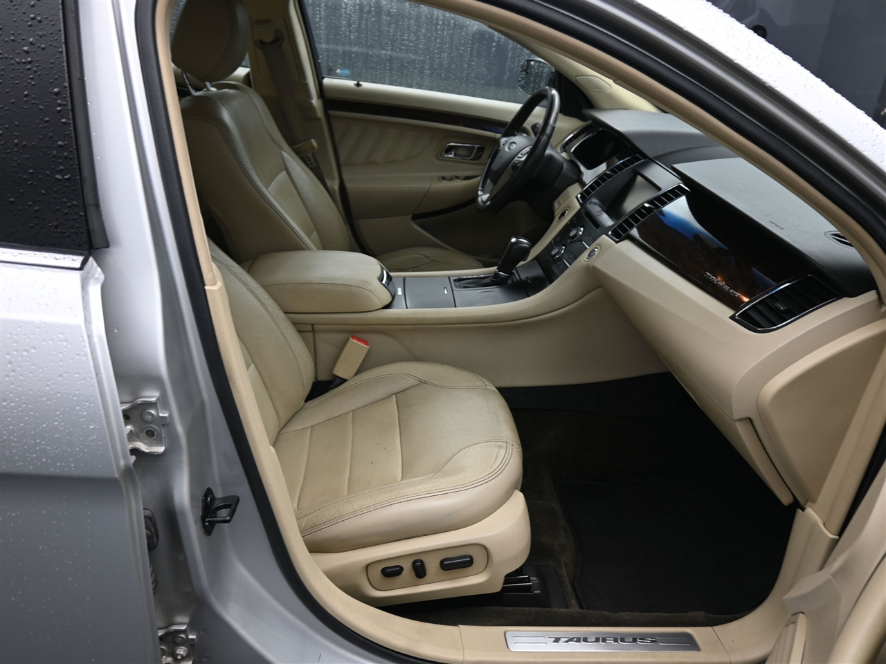 Ford Taurus Limited FWD 2014