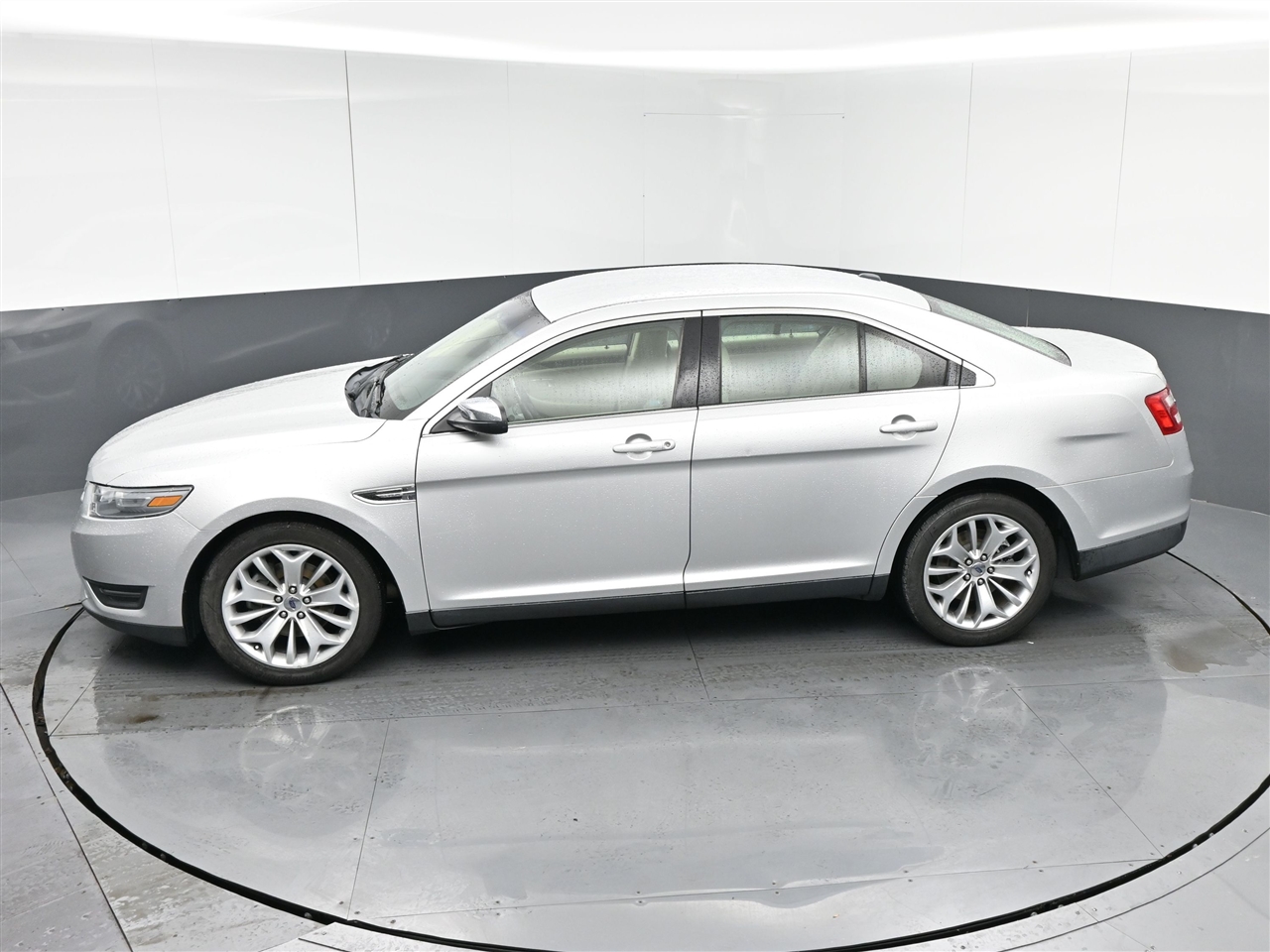 Ford Taurus Limited FWD 2014