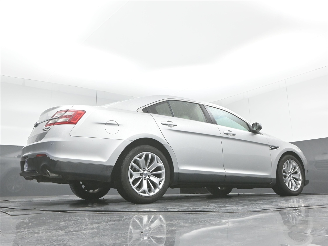 Ford Taurus Limited FWD 2014