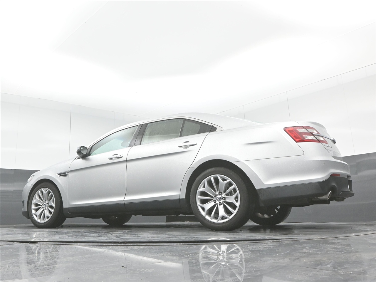 Ford Taurus Limited FWD 2014