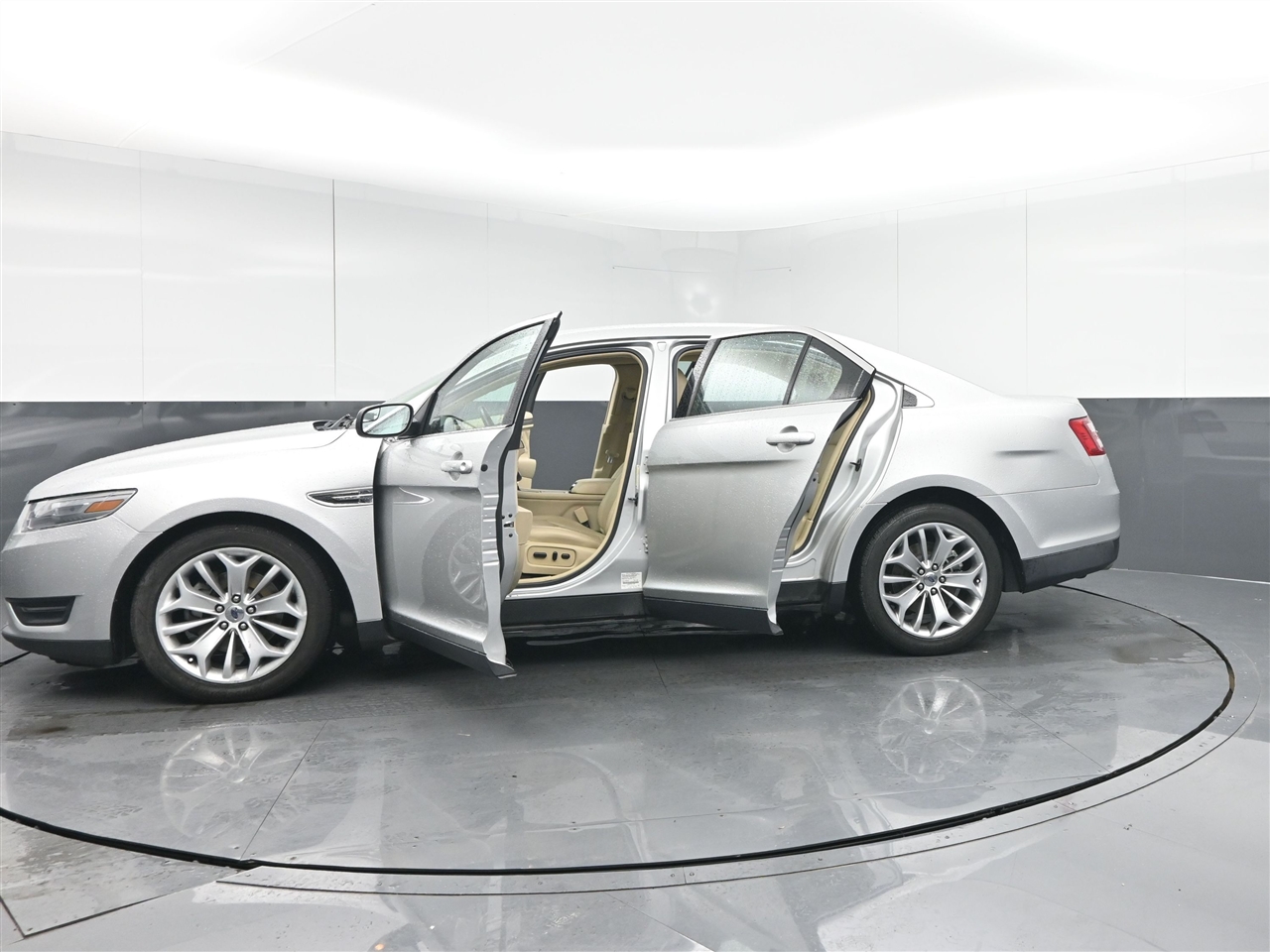 Ford Taurus Limited FWD 2014