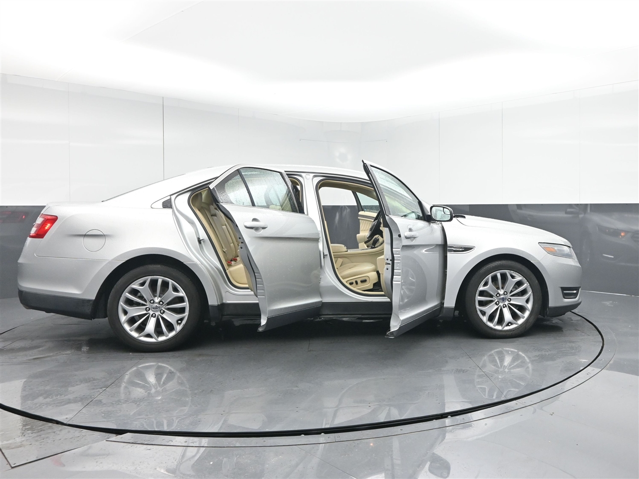 Ford Taurus Limited FWD 2014