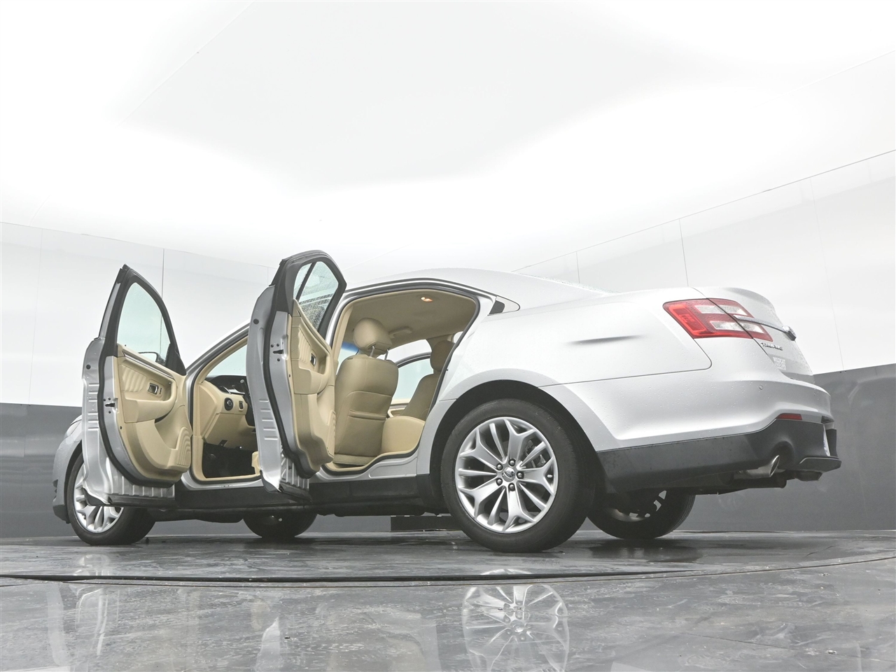 Ford Taurus Limited FWD 2014