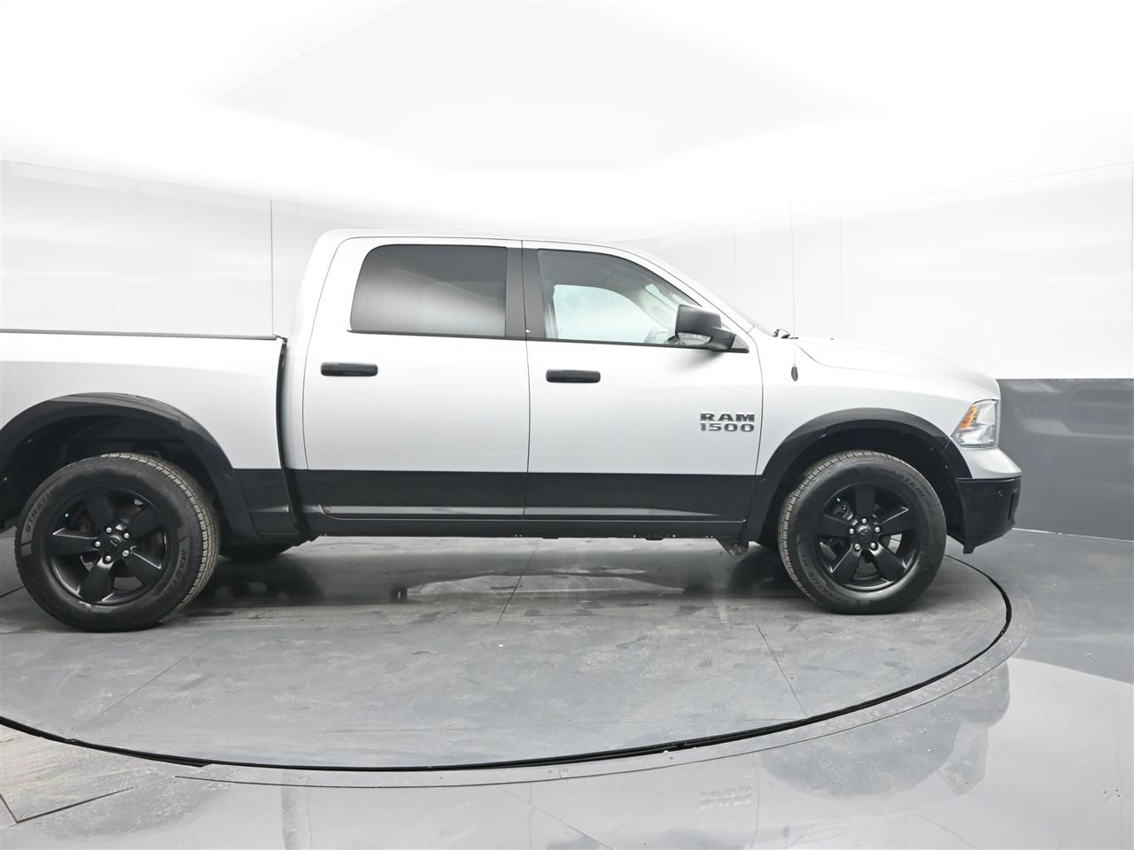 RAM 1500 SLT Crew Cab SWB 4WD 2015