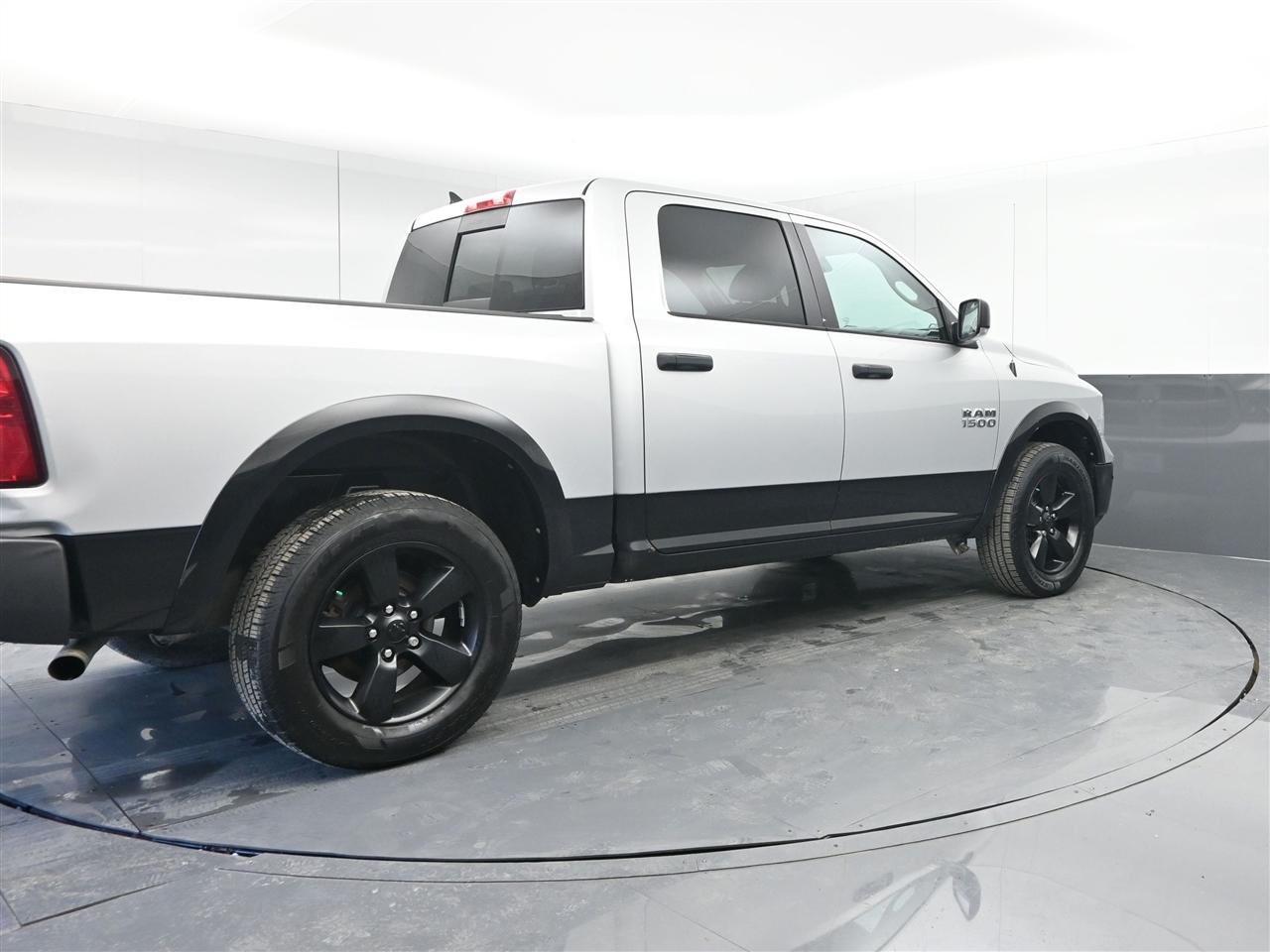 RAM 1500 SLT Crew Cab SWB 4WD 2015