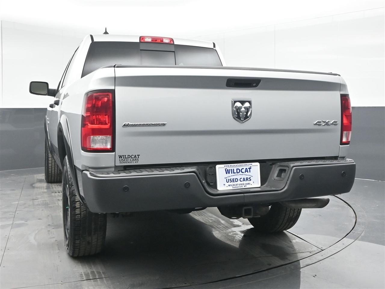 RAM 1500 SLT Crew Cab SWB 4WD 2015