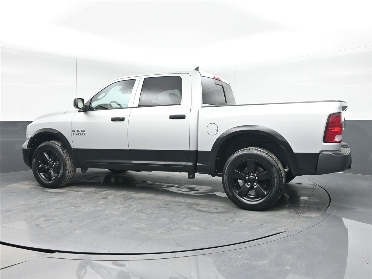 RAM 1500 SLT Crew Cab SWB 4WD 2015