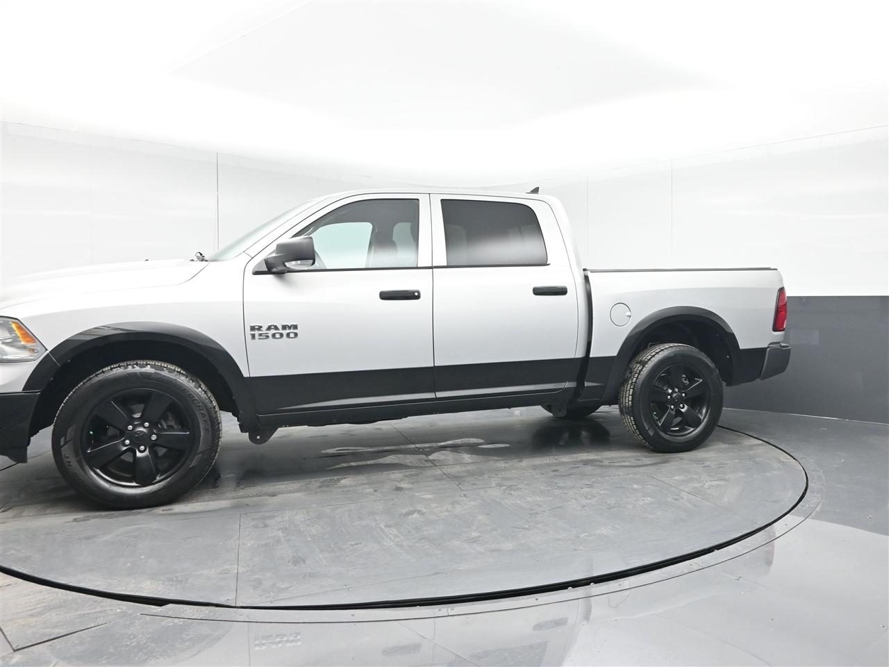 RAM 1500 SLT Crew Cab SWB 4WD 2015