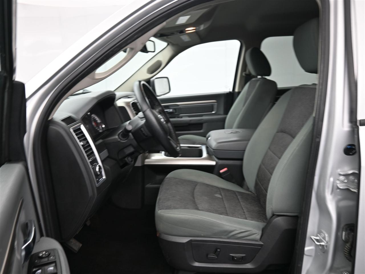 RAM 1500 SLT Crew Cab SWB 4WD 2015