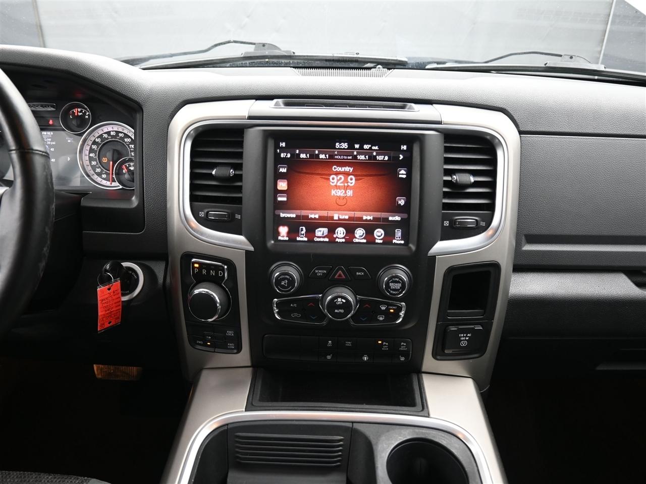 RAM 1500 SLT Crew Cab SWB 4WD 2015
