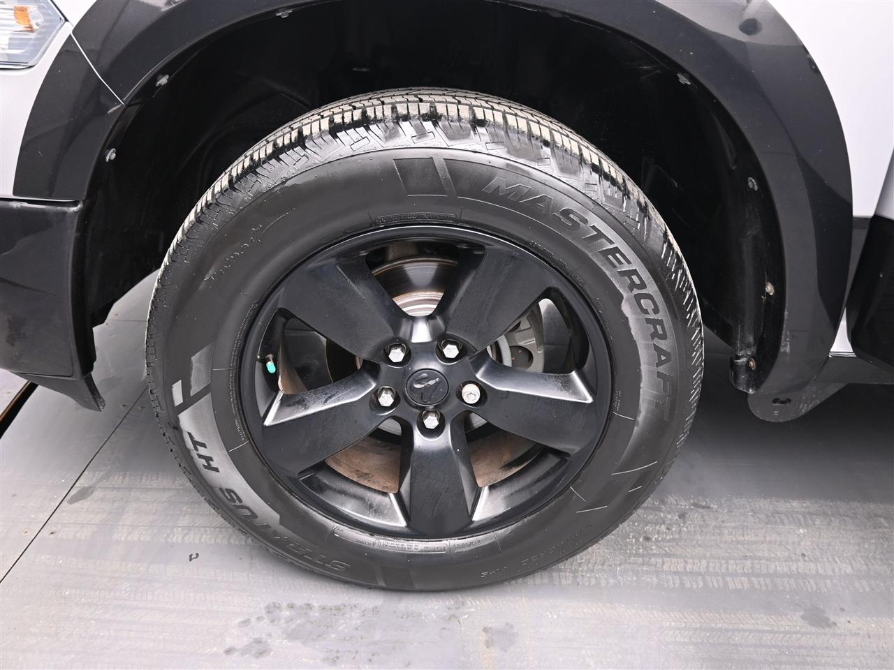 RAM 1500 SLT Crew Cab SWB 4WD 2015