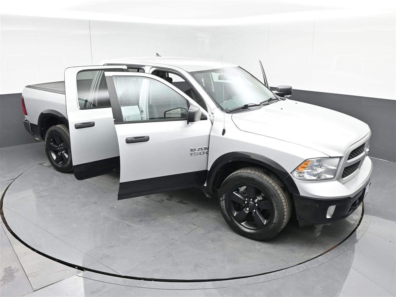 RAM 1500 SLT Crew Cab SWB 4WD 2015