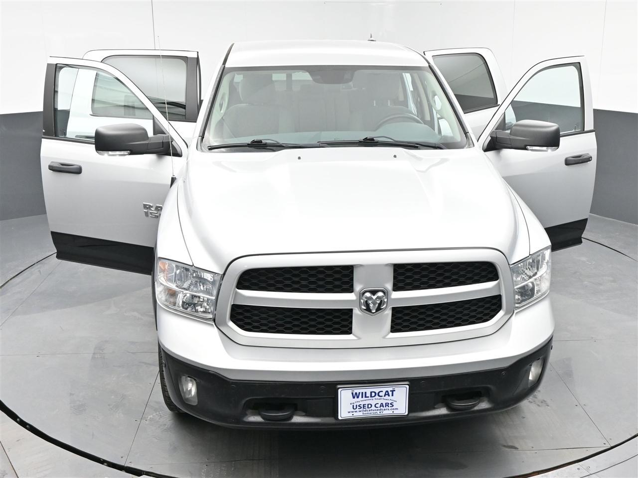 RAM 1500 SLT Crew Cab SWB 4WD 2015