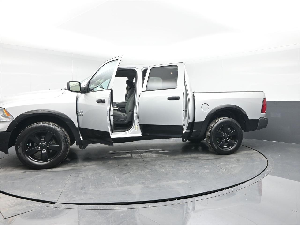 RAM 1500 SLT Crew Cab SWB 4WD 2015