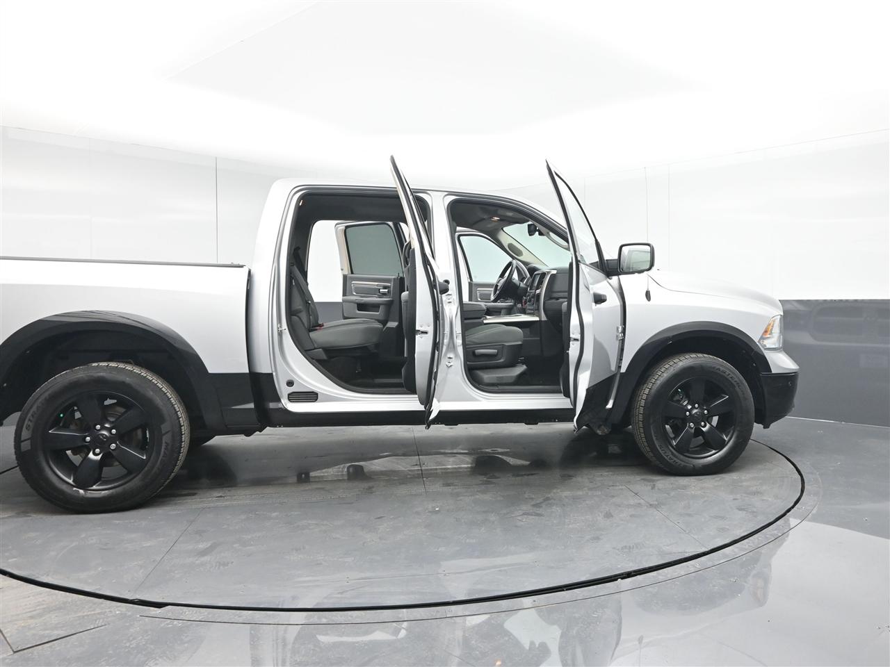 RAM 1500 SLT Crew Cab SWB 4WD 2015