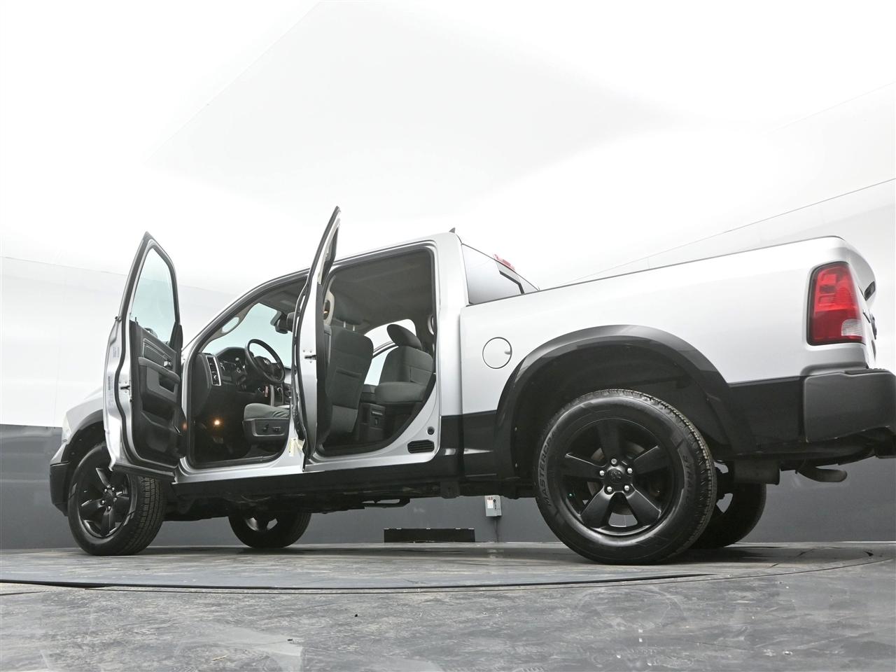 RAM 1500 SLT Crew Cab SWB 4WD 2015