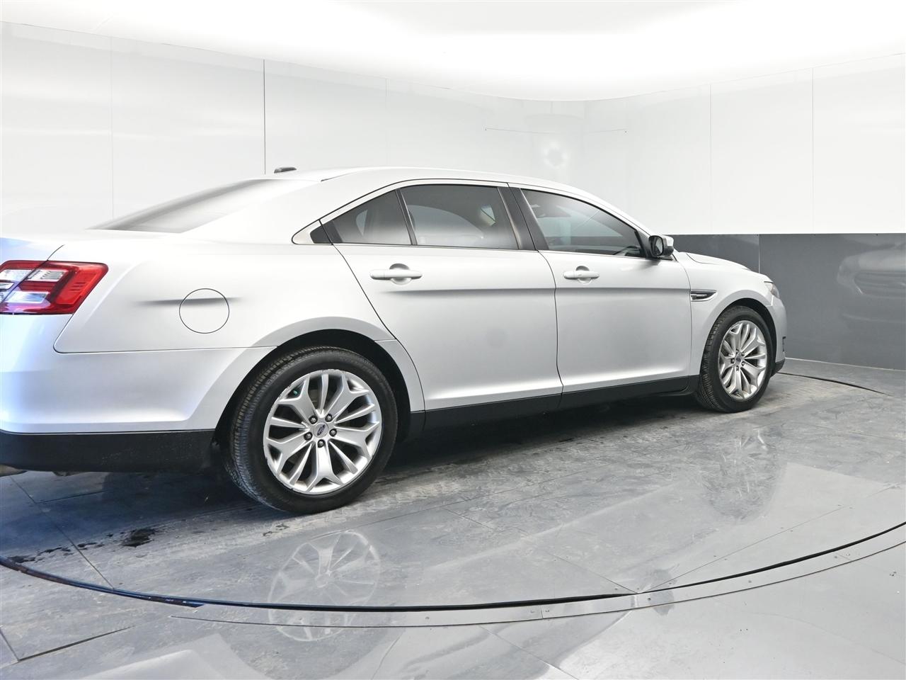 Ford Taurus Limited FWD 2018