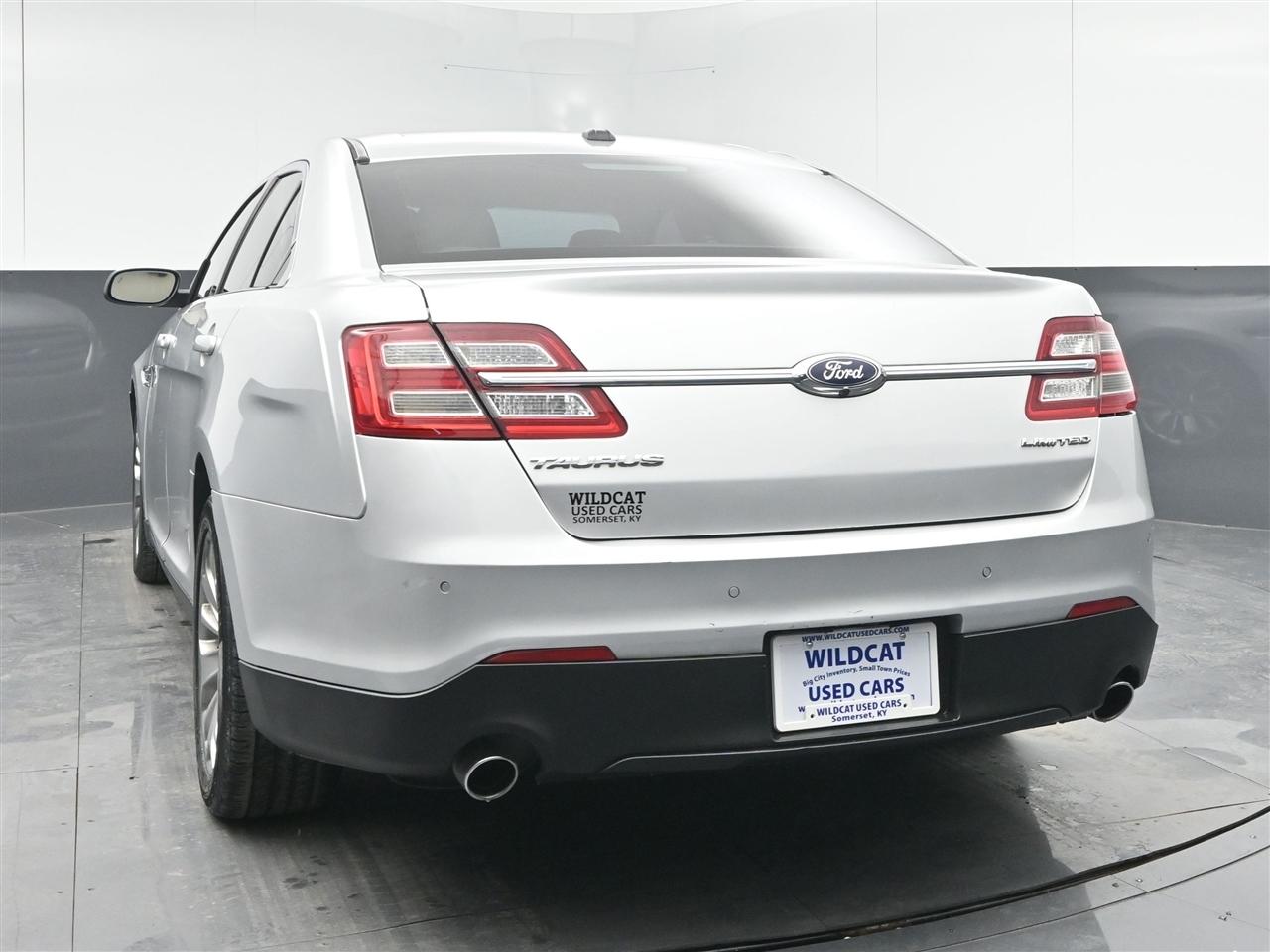 Ford Taurus Limited FWD 2018