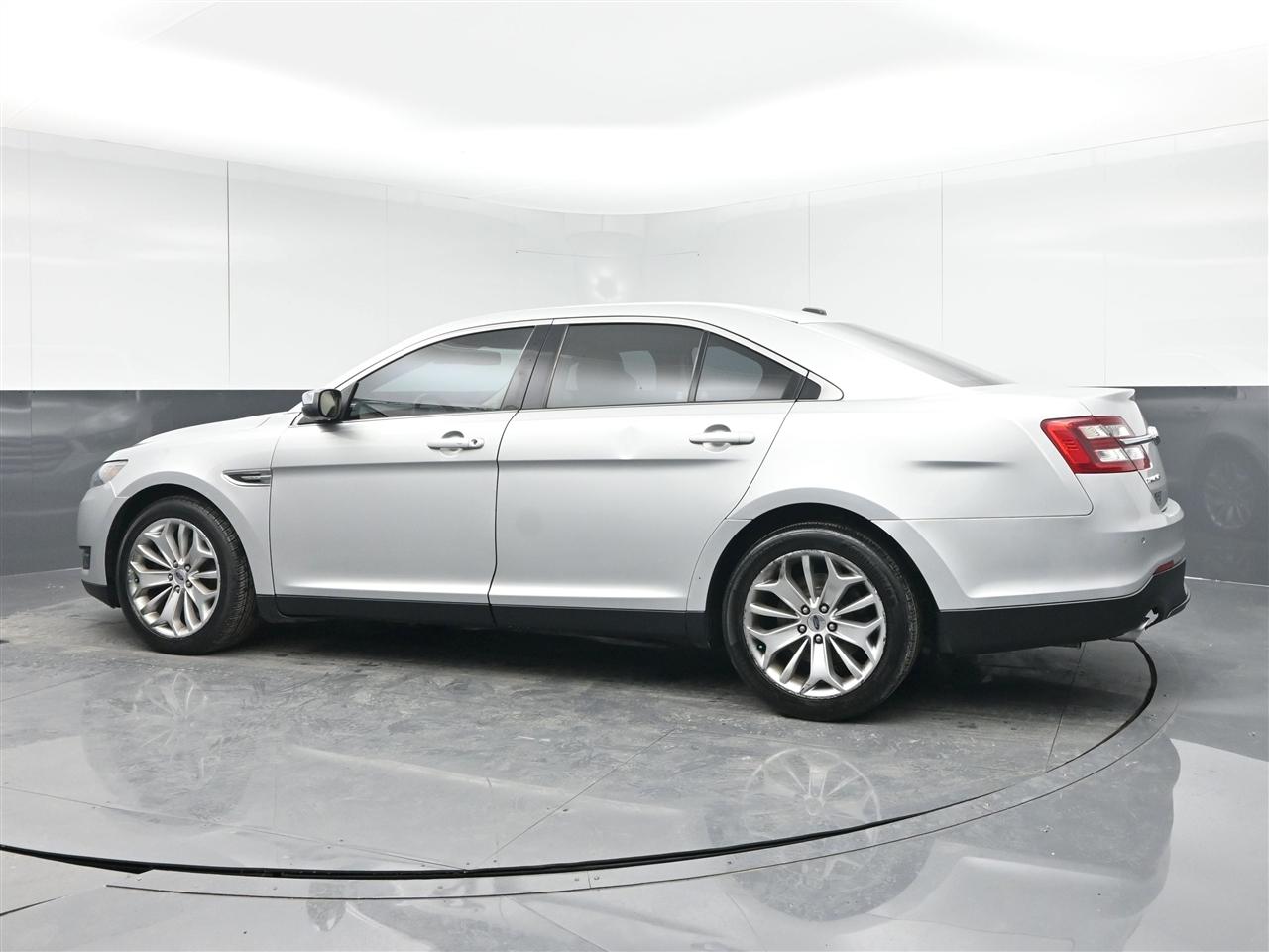 Ford Taurus Limited FWD 2018