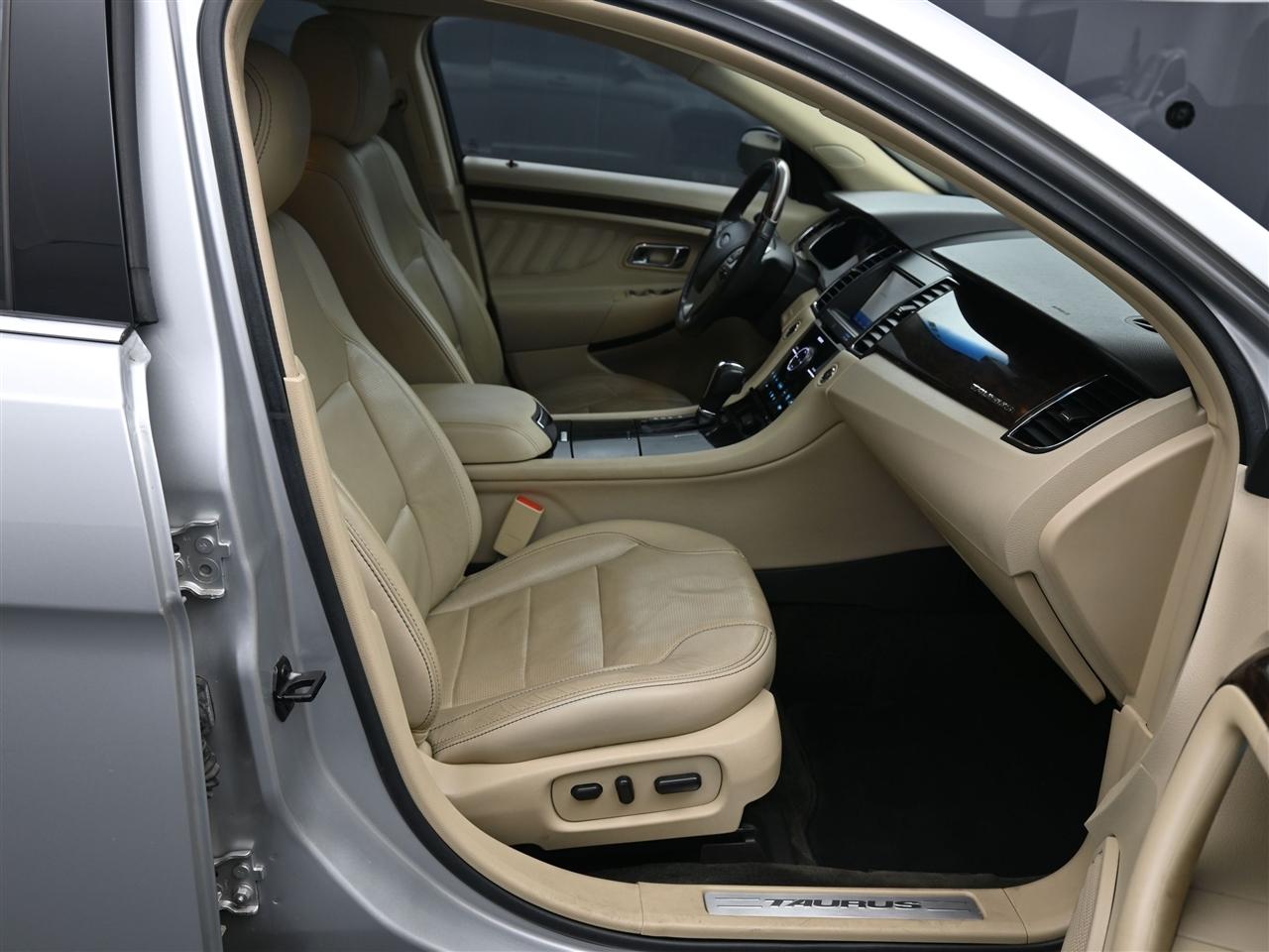 Ford Taurus Limited FWD 2018