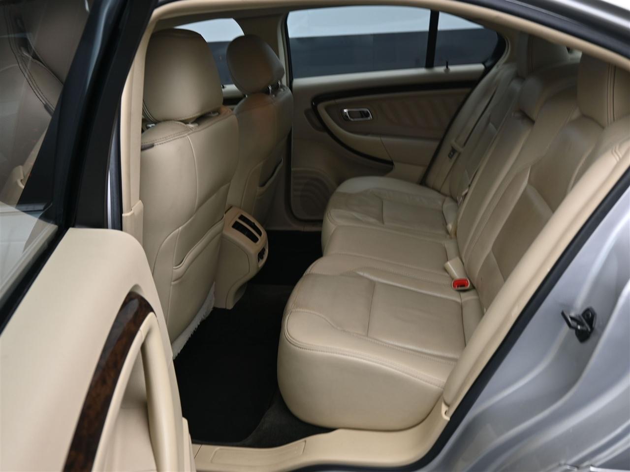 Ford Taurus Limited FWD 2018