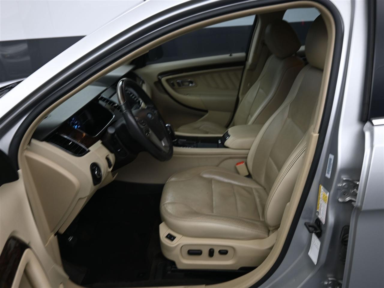 Ford Taurus Limited FWD 2018