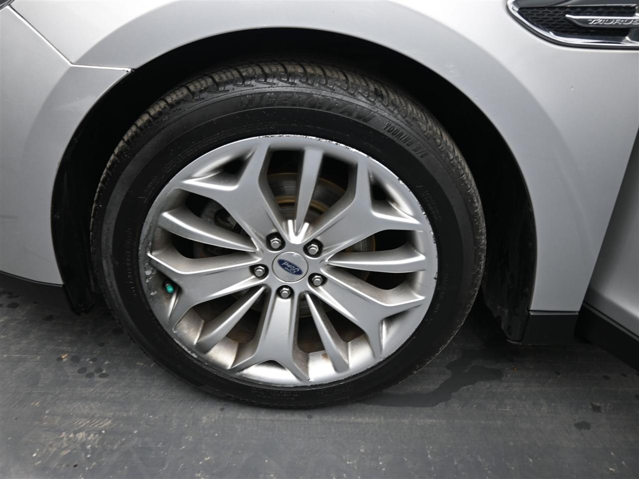 Ford Taurus Limited FWD 2018