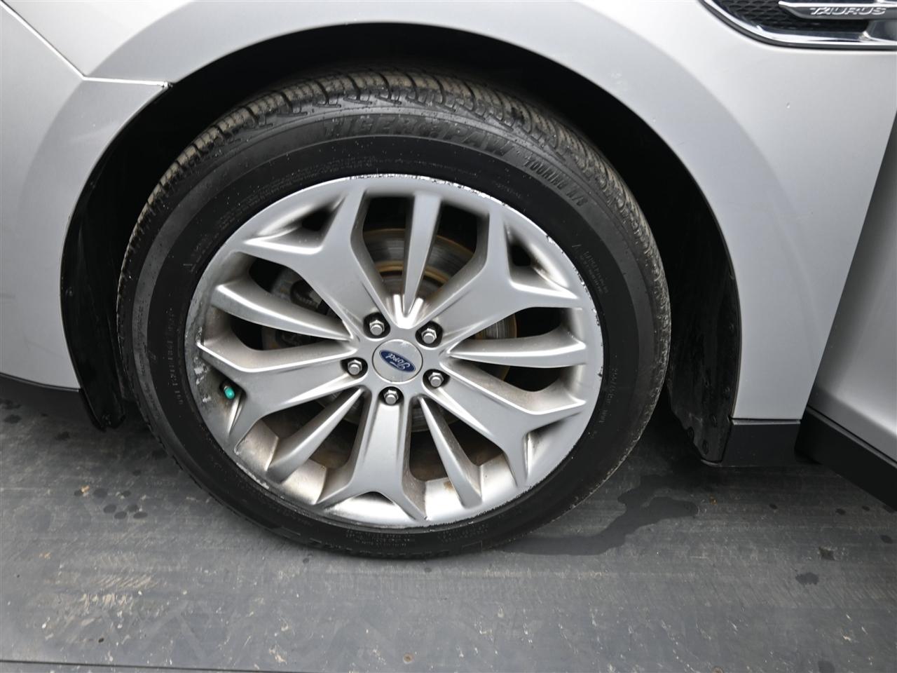 Ford Taurus Limited FWD 2018