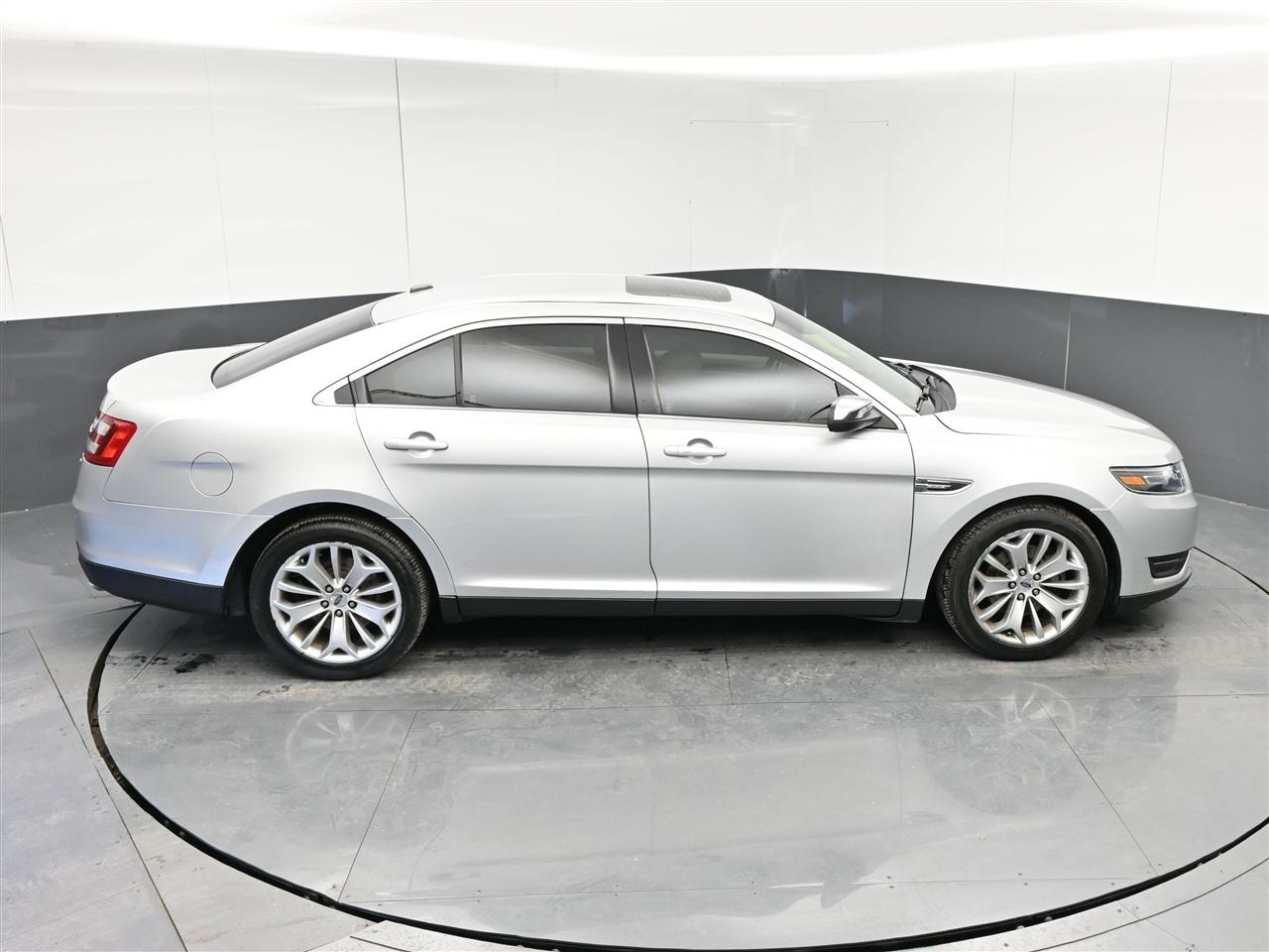 Ford Taurus Limited FWD 2018