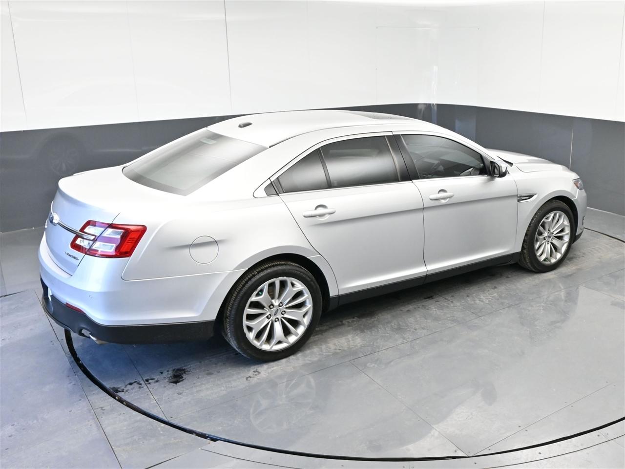 Ford Taurus Limited FWD 2018