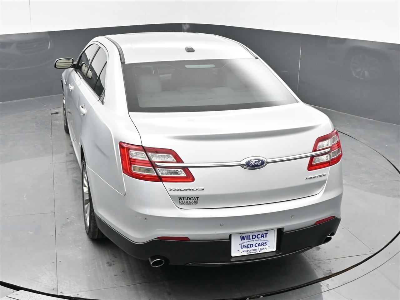 Ford Taurus Limited FWD 2018