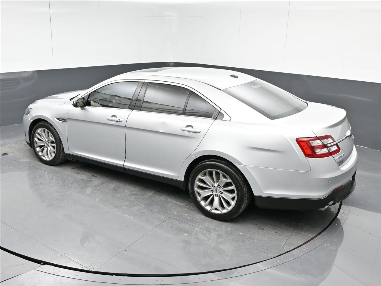 Ford Taurus Limited FWD 2018